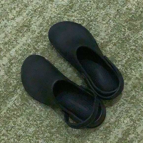 Crocs charcoal gray/ black (9 men) 11 women - Picture 2 of 6